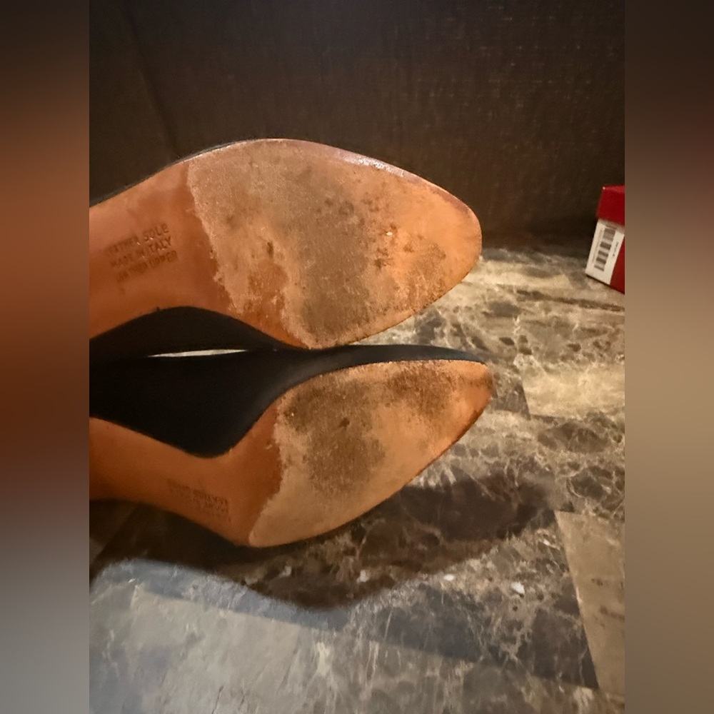Vintage Salvatore Ferragamo. Black Suede Heels. Size 5.5. - Picture 11 of 14
